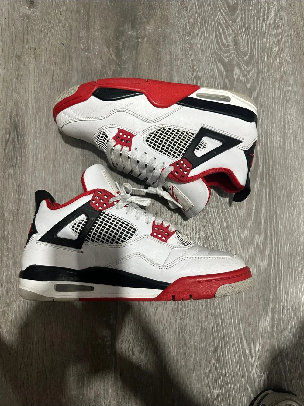 Jordan 4 Fire Red Size 8.5